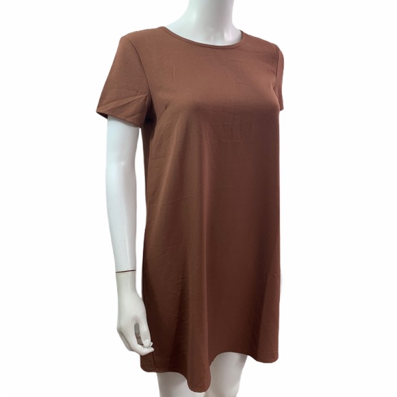 Forever 21 Short Sleeve Round Neck Shift Dress - Picture 2 of 5